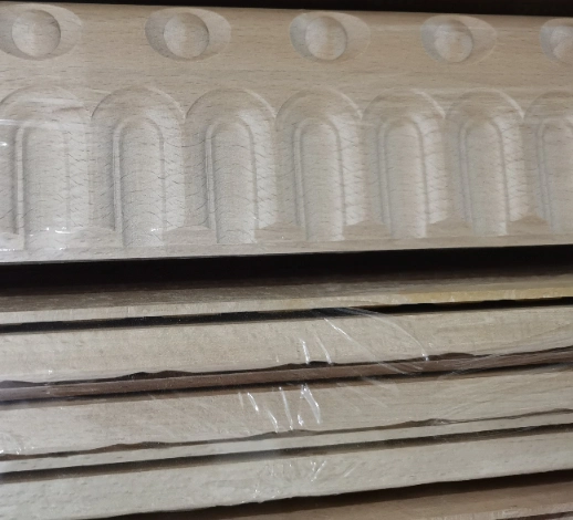 Solid Hand Carved Wood Moulding for Interior Decoration