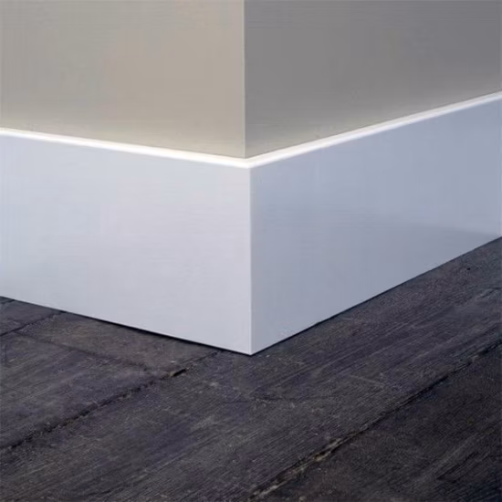 Rongke OEM MDF チーク パインウッド ホワイト プライマー MDF トリム ホワイト ビニール フロア モールディング ベースボード モールディング